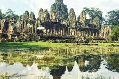Siem Reap Angkor Wat - cascade - villages flottants 5 jours - bayon-buddha-smilling-faces.jpg
